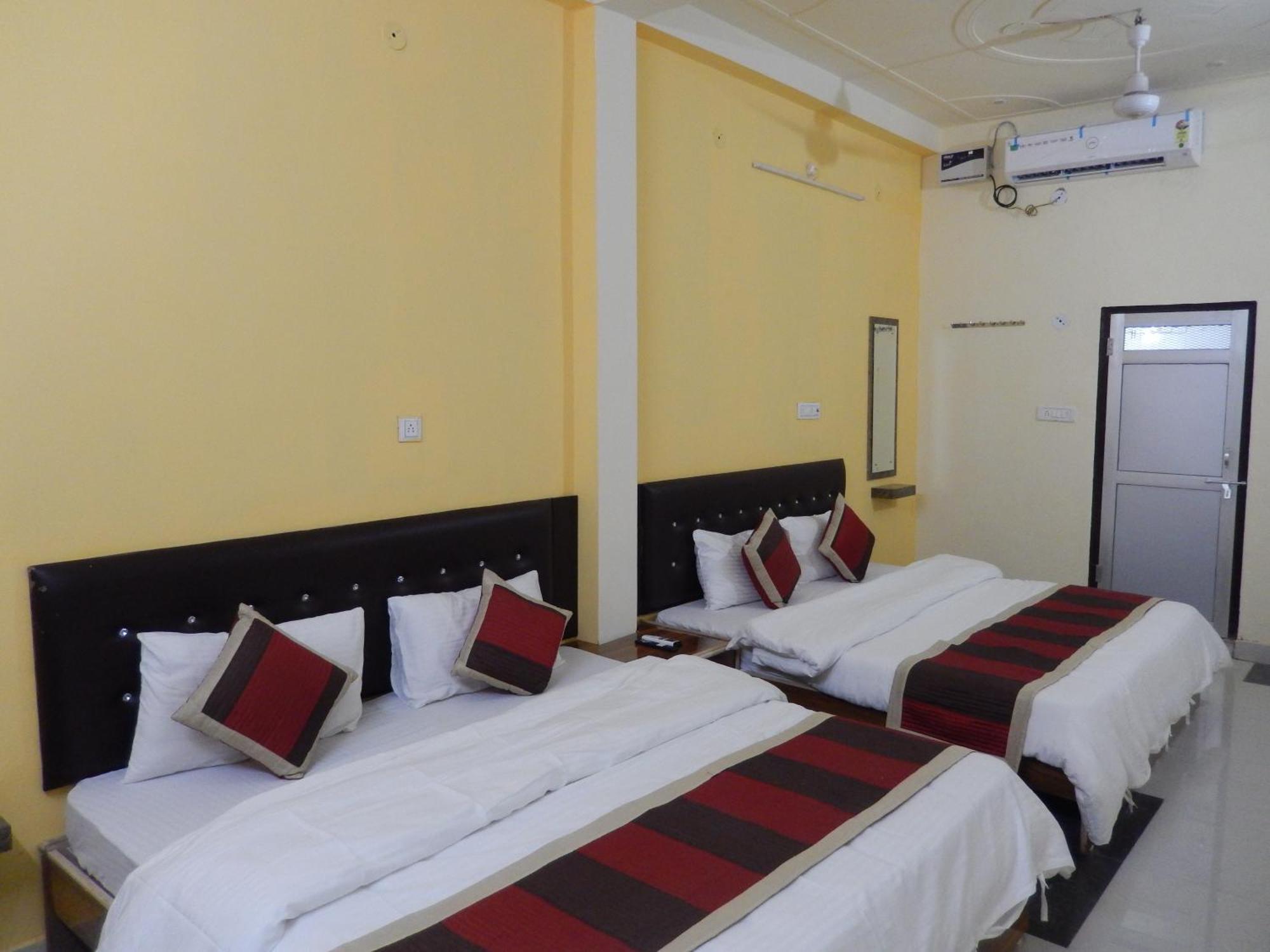 Ranthambhore Tiger Hut Савай Мадхопур Екстериор снимка