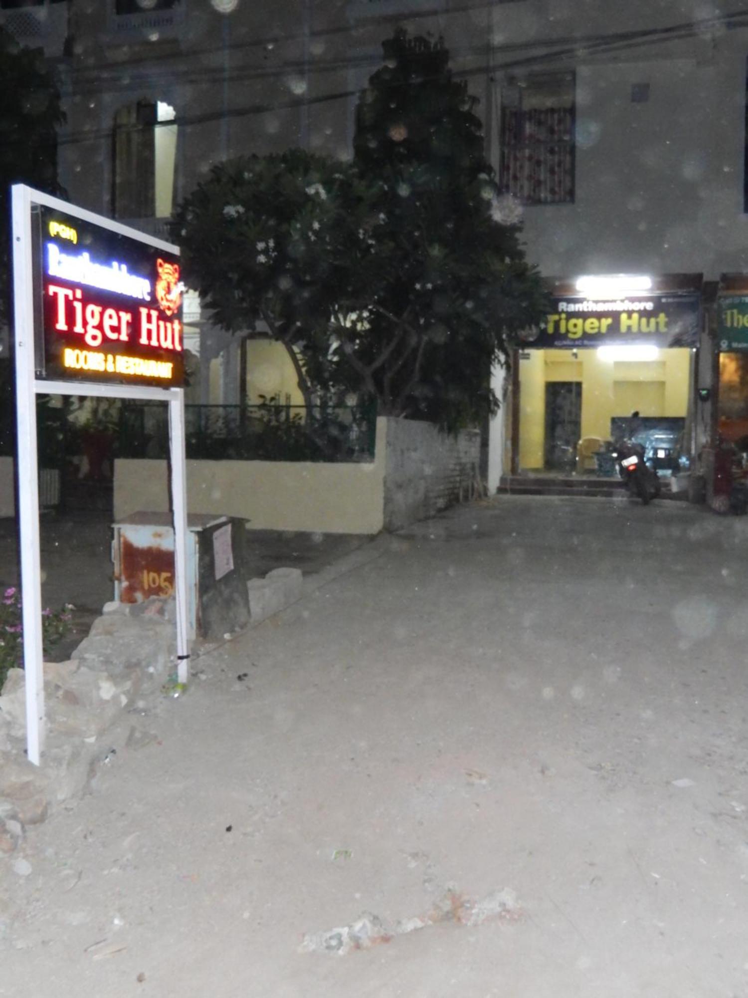 Ranthambhore Tiger Hut Савай Мадхопур Екстериор снимка