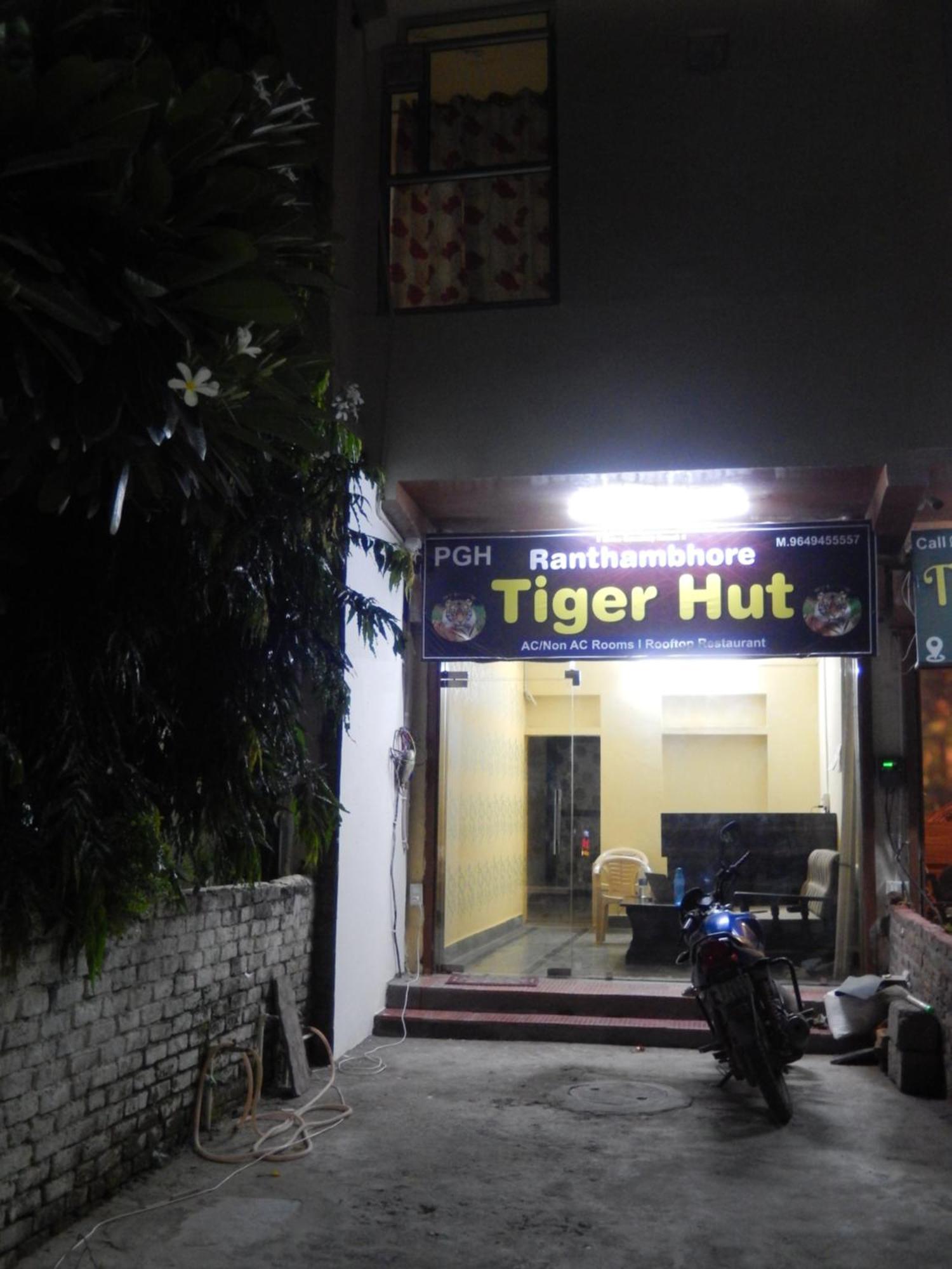Ranthambhore Tiger Hut Савай Мадхопур Екстериор снимка